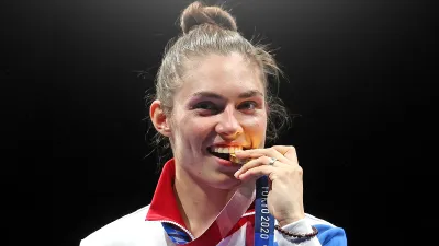 Федерация фехтования России поздравила двукратную олимпийскую чемпионку Софью Позднякову с рождением дочери