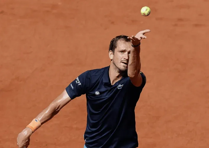 Медведев покинул турнир ATP-250 в Хертогенбосе