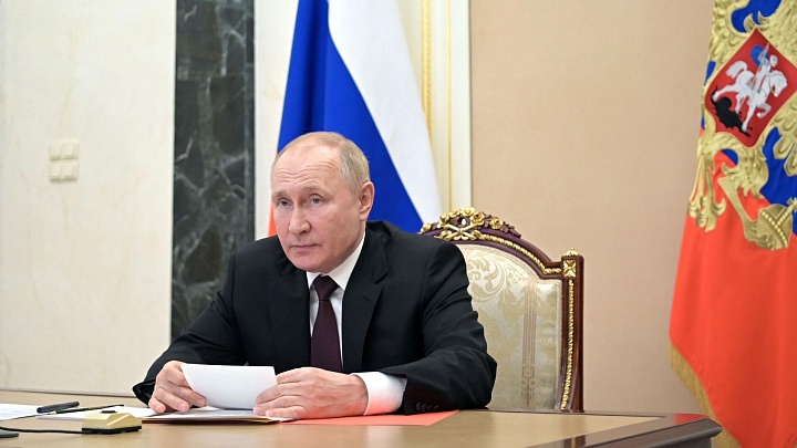 Путин поручил рассмотреть меры поддержки для экспортеров российского ПО