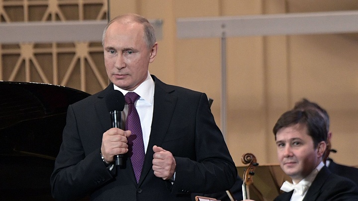 Путин поздравил участников фестиваля "Площадь Искусств" с юбилеем