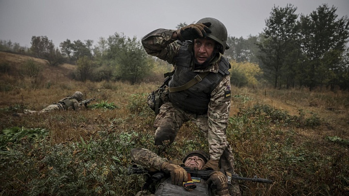 Удары ВСУ по военкорам говорят о бессилии противника, заявил священник